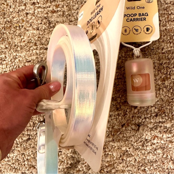 Wild One Dog Leash, Small Collar Poop Bag Carrier in Beautiful Iridescent NEW - Picture 2 of 9